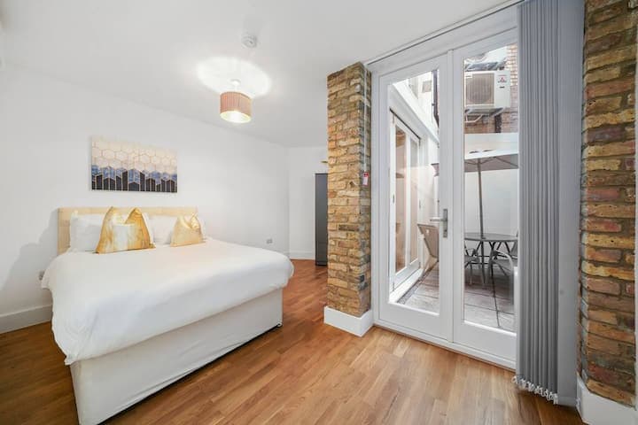 A South Kensington pad — view 2